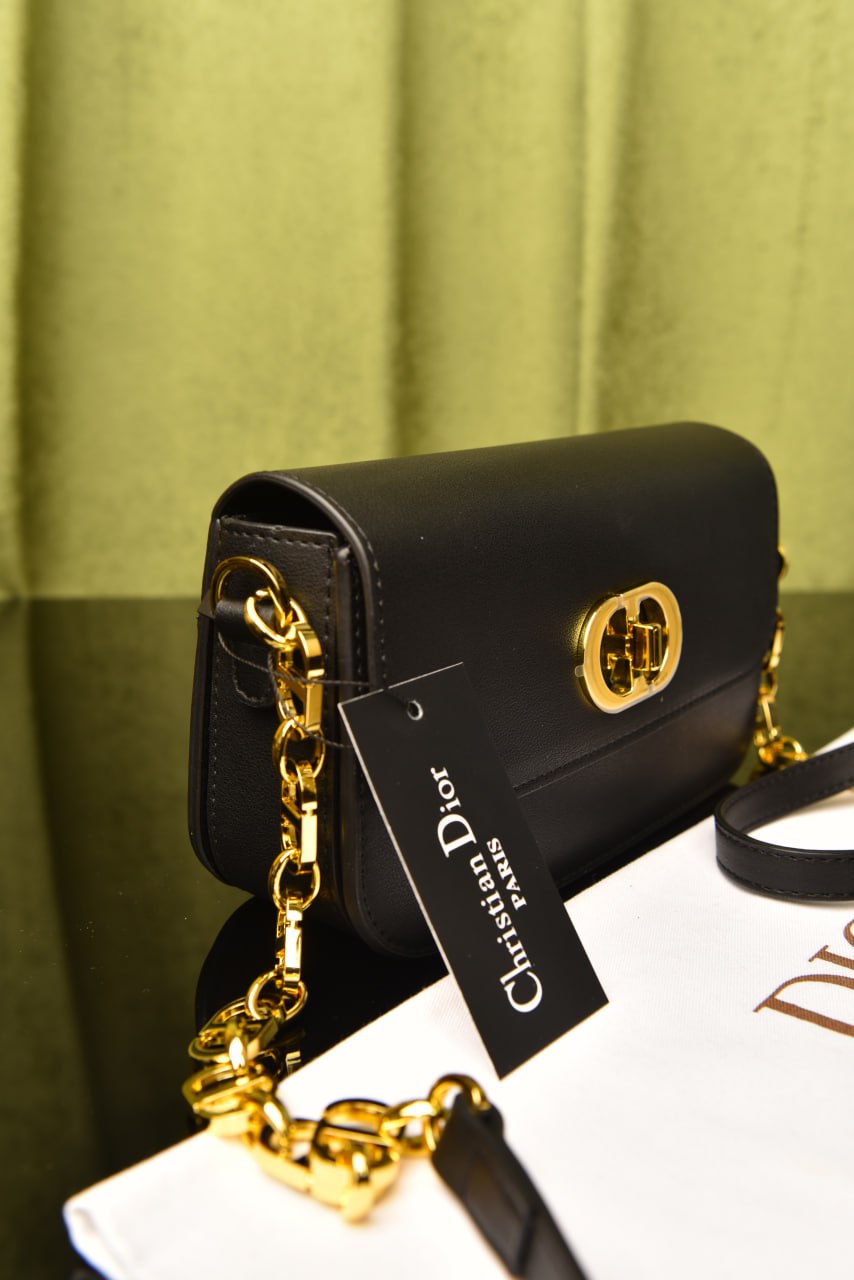 DI0r -  30 Montaigne Avenue