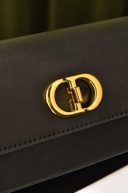 DI0r -  30 Montaigne Avenue