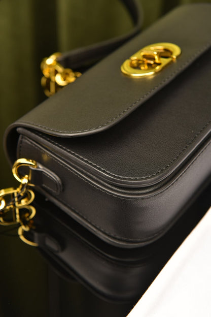 DI0r -  30 Montaigne Avenue