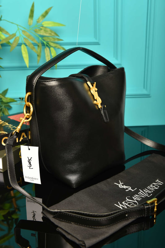 Le 37 in Shiny Leather