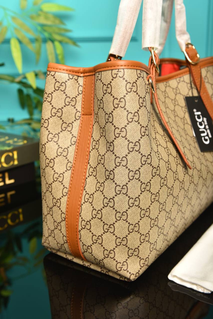 GG -  Emblem Medium Tote Bag