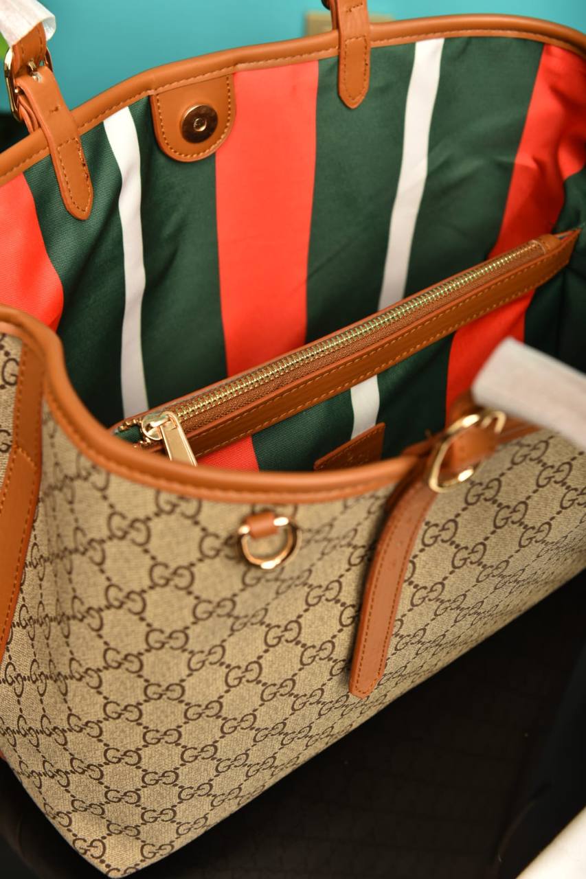 GG -  Emblem Medium Tote Bag