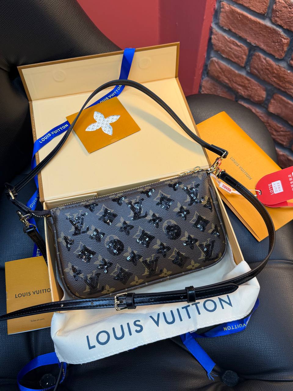 Pochette Accessoires - (Video)